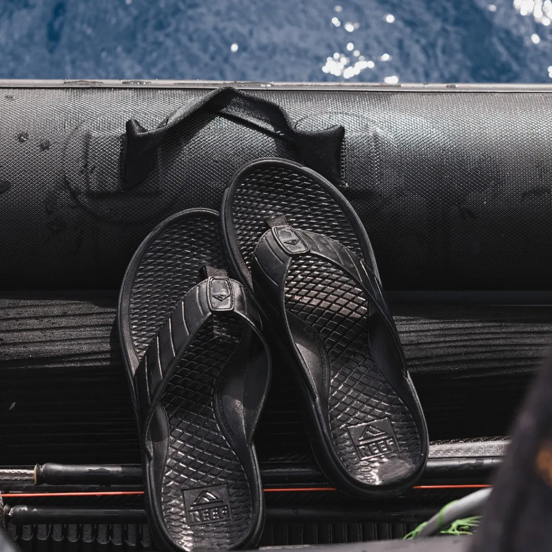 REEF Flip Flops | Sandals | The Deckhand Black